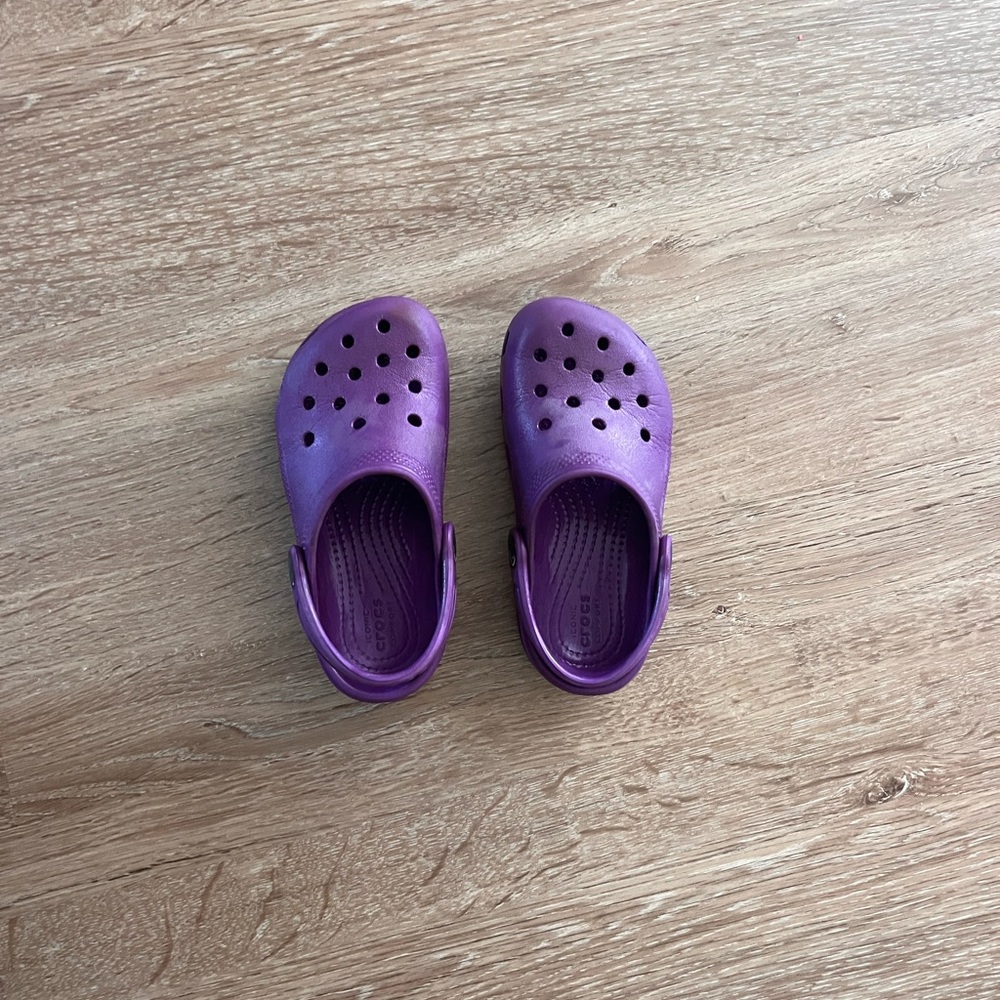 CROCS Kids Classic Clog in Bright Purple